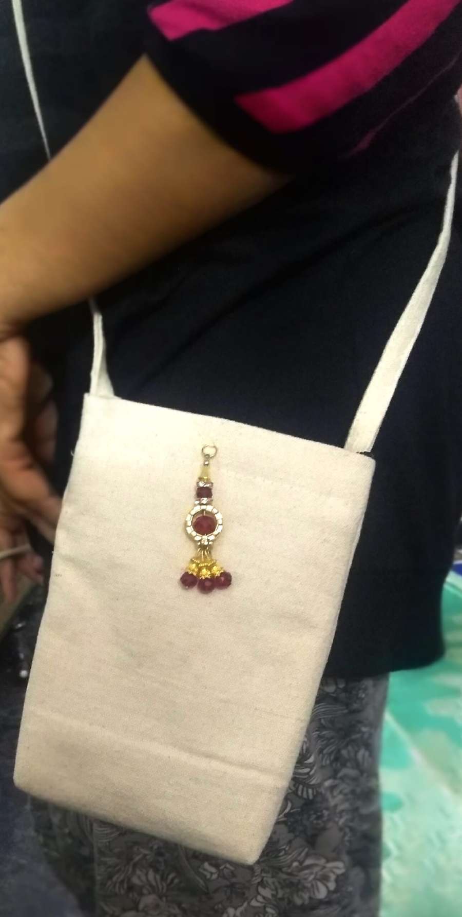 jute Designer Mobile Pouch for women at Rs 150 in Mumbai | ID: 26931108362